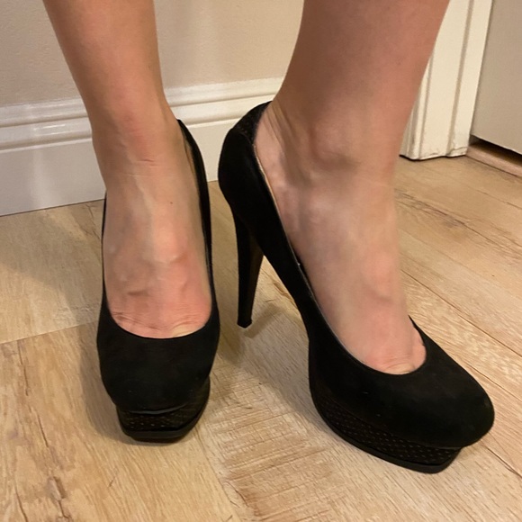 Guess Black Stiletto Round Toe Pumps - Picture 2 of 6